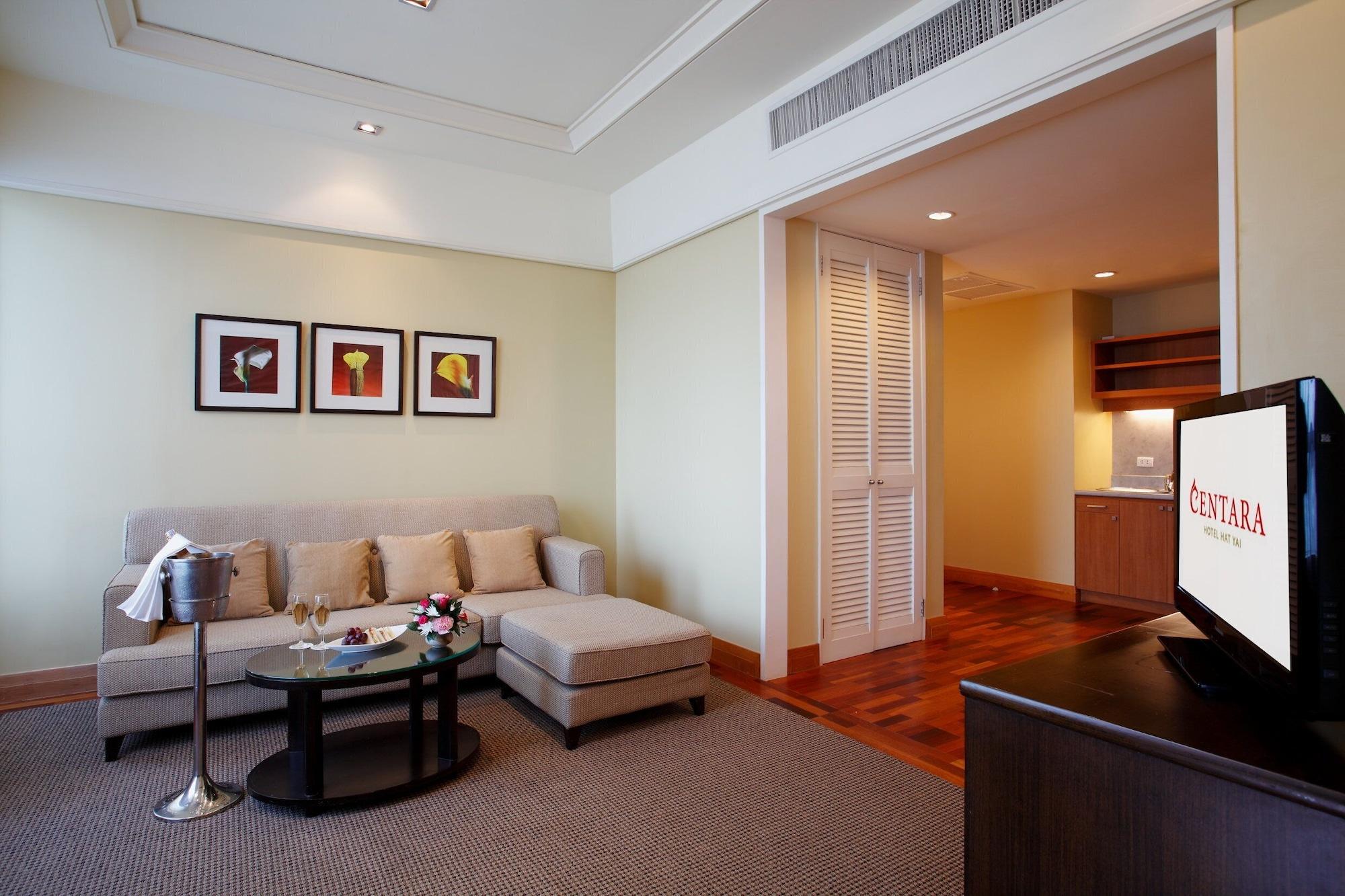 Centara Hotel Хатъяй Экстерьер фото