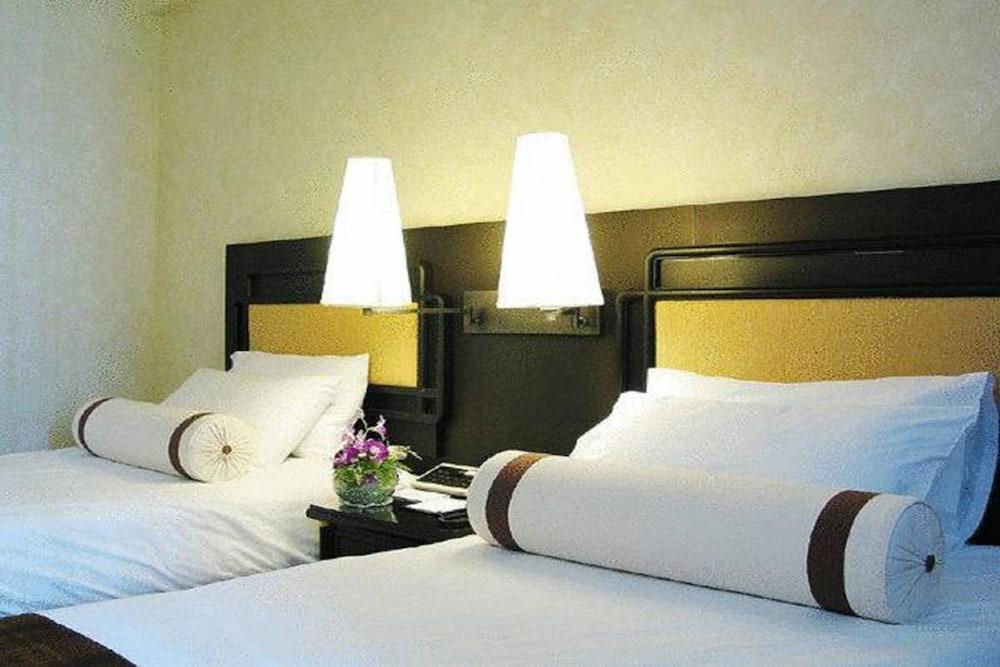 Centara Hotel Хатъяй Экстерьер фото