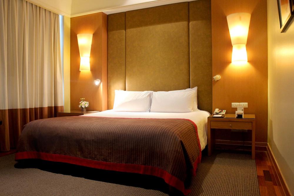 Centara Hotel Хатъяй Экстерьер фото