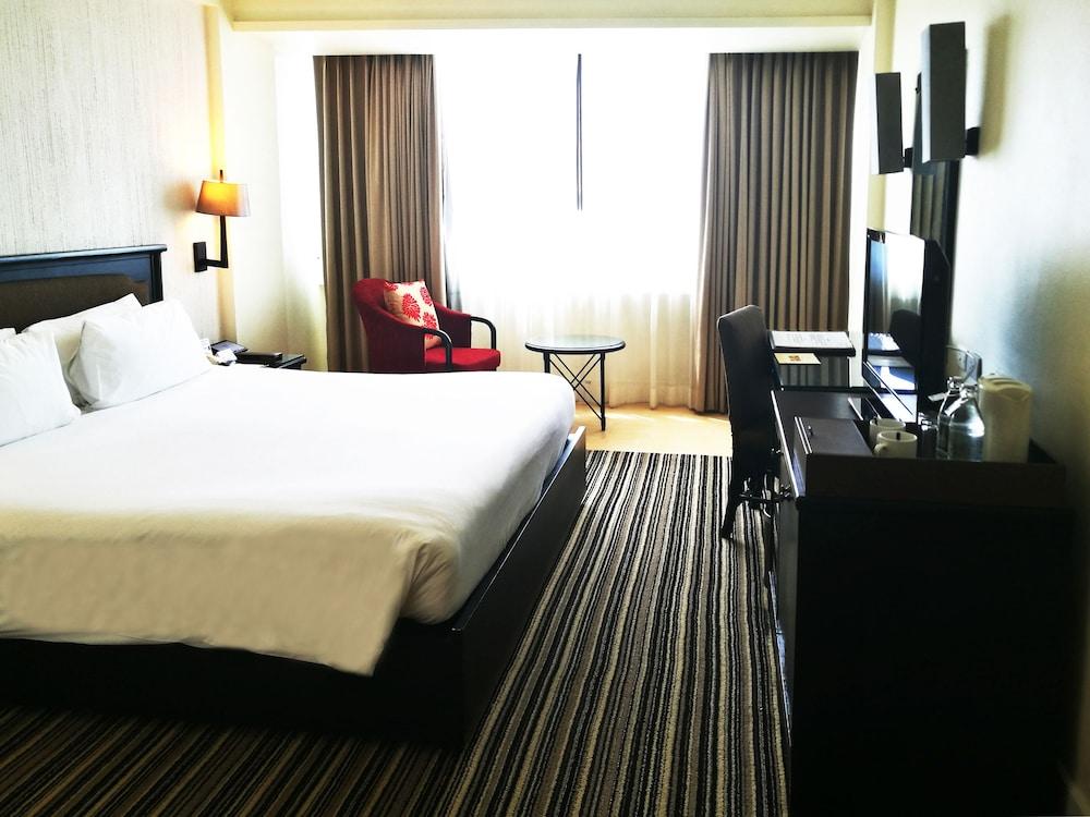 Centara Hotel Хатъяй Экстерьер фото