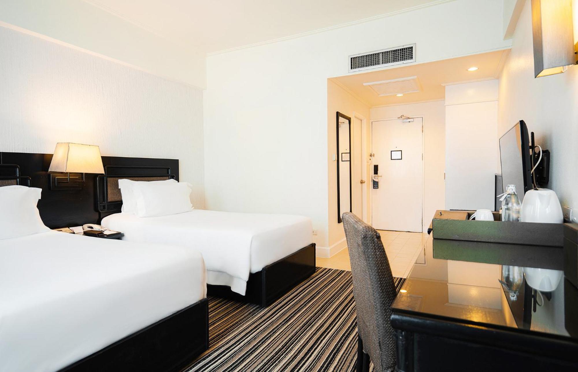 Centara Hotel Хатъяй Экстерьер фото