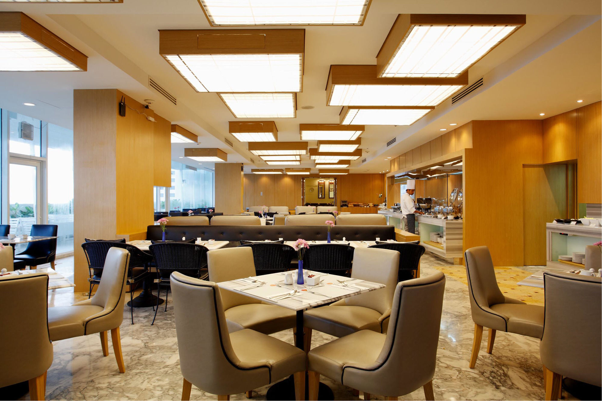Centara Hotel Хатъяй Экстерьер фото