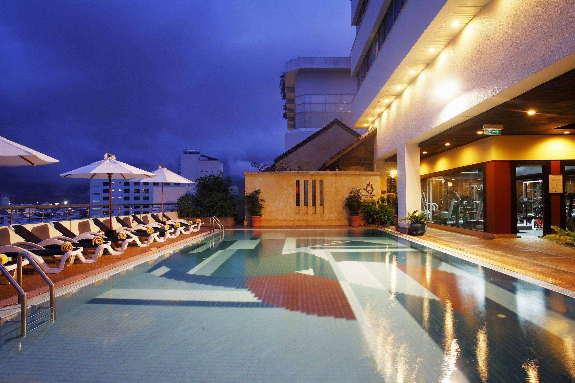 Centara Hotel Хатъяй Экстерьер фото