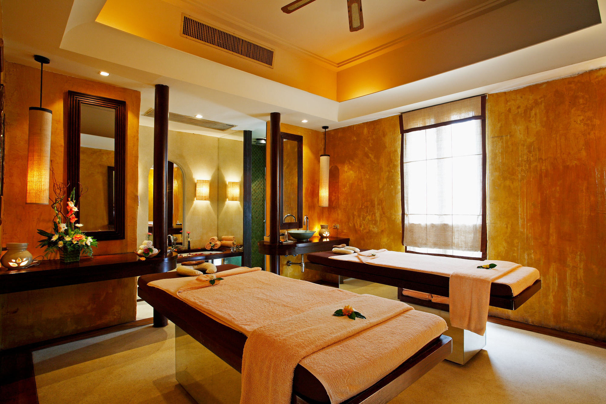 Centara Hotel Хатъяй Экстерьер фото