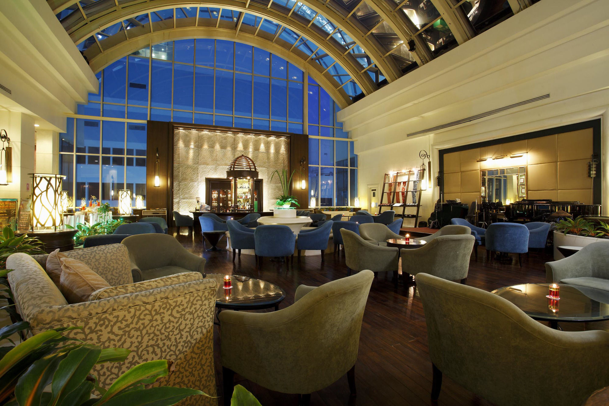 Centara Hotel Хатъяй Экстерьер фото